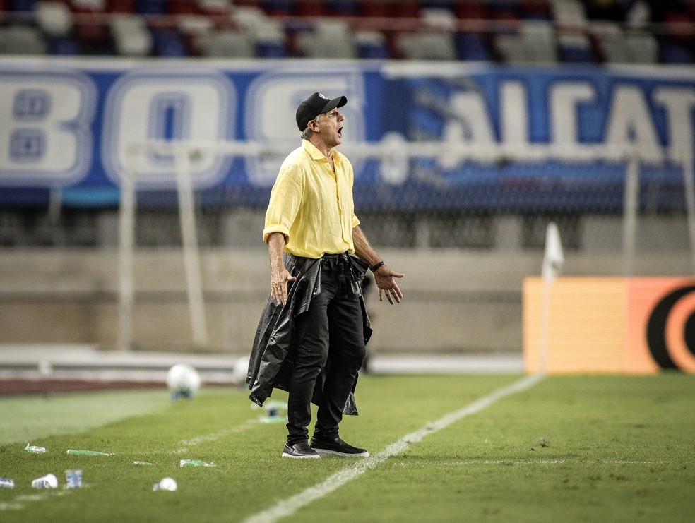 Renato Gaúcho é punido e pega três jogos de suspensão