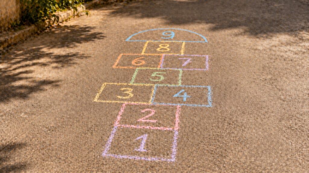 Brincadeiras que hoje quase não existem mais e que marcaram a infância de muita gente