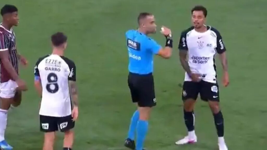 Corinthians decide punir jogador após gesto polêmico; diretoria estuda punições como multa e afastamento