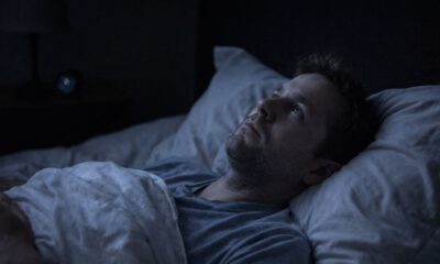 O que significa pensar demais antes de dormir segundo a Psicologia e o que isso revela sobre sua mente