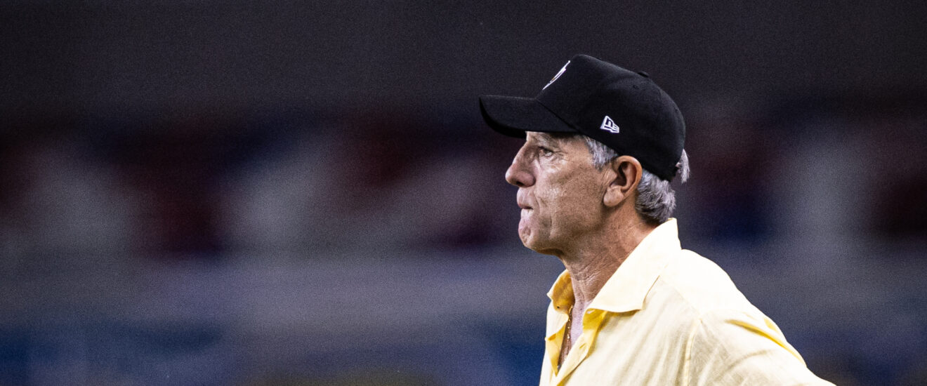 Vasco vence o Paysandu e torcida emociona Renato Gaúcho com homenagem no Mangueirão