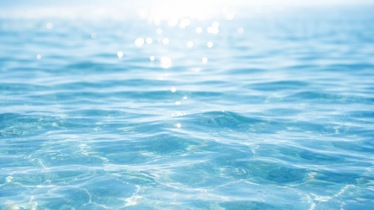 O significado de sonhar com água segundo a Psicologia e o que isso pode revelar sobre você