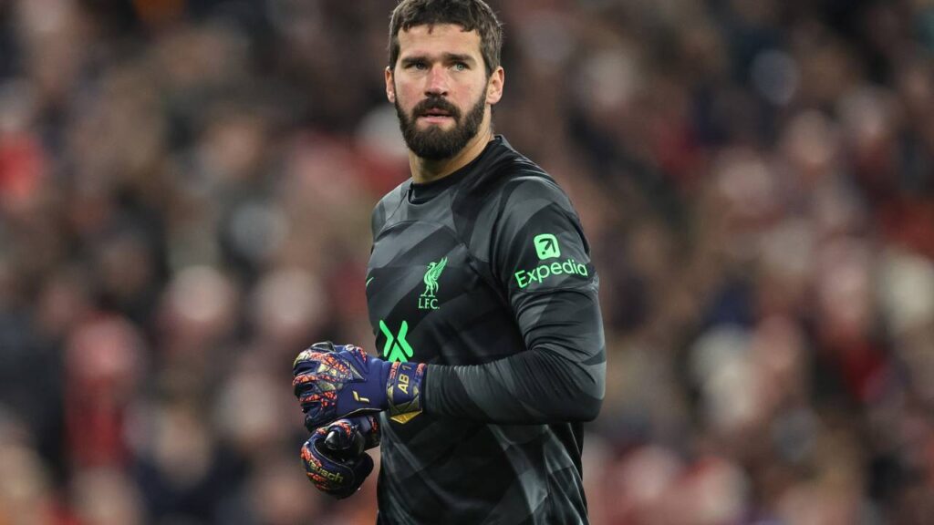 Saída de Alisson para a Juventus acelera plano do Liverpool para contratar atual campeão da Copa do Mundo