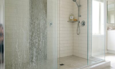 Adeus manchas brancas no box: a solução caseira que deixa o banheiro com cara de limpo