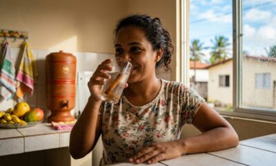 Nem milagre, nem mentira: o que a água com canela pode realmente fazer pelo seu corpo logo pela manhã