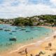 Após a visita de uma atriz francesa, essa vila de pescadores ganhou fama e hoje reúne mais de 20 praias Essa