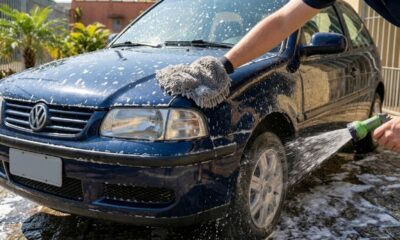 Técnicas simples ajudam a lavar o carro do jeito certo sem gerar marcas visíveis ao sol