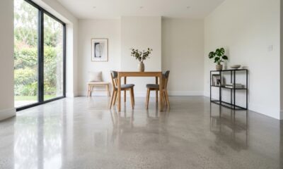 Cimento queimado simples deixa o ambiente moderno e ajuda a renovar a casa com pouco gasto