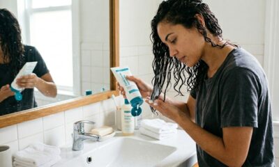 Os cabeleireiros concordam: "É preciso aplicar o condicionador antes do xampu por esse motivo"