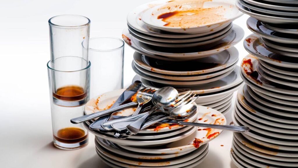 Os psicólogos são categóricos: limpar a mesa em um restaurante diz muito sobre a sua personalidade