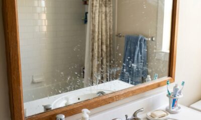 Como limpar espelho sem deixar marcas usando uma mistura simples e barata