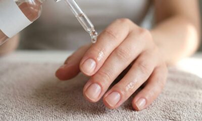 Óleo de bebê nas unhas quebradiças pode ajudar a manter hidratação e aparência mais saudável