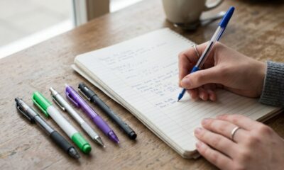 Nem costume, nem coincidência: a ciência por trás de quase todo mundo escrever com a mão direita