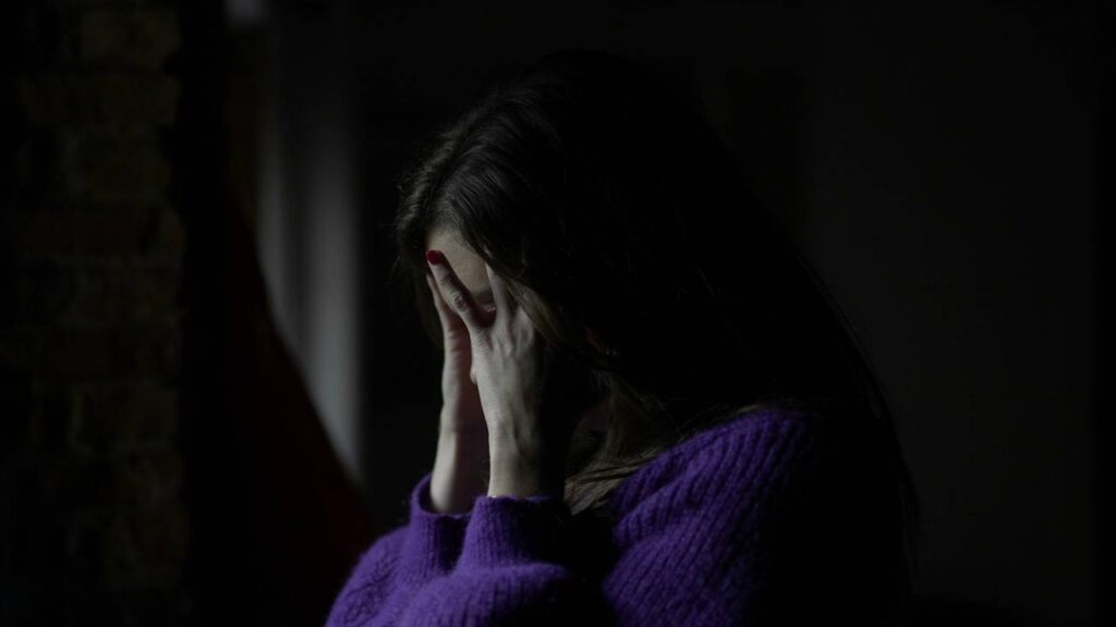 Psicologia explica por que a mente cria cenários negativos e como isso afeta o comportamento