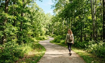 A psicologia diz que preferir caminhar sozinho não significa ser antissocial