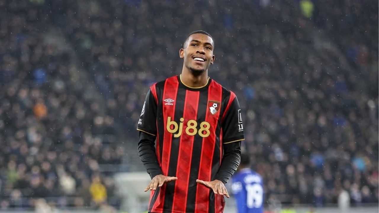 Rayan dispara na Premier League e vira alvo de três gigantes europeus