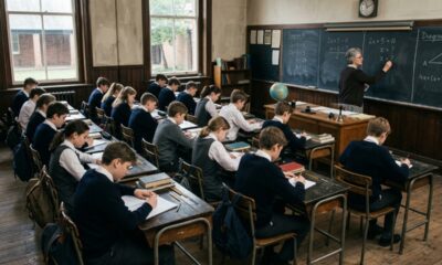 Situações da escola antiga como respeito total ao professor hoje seriam raras em sala