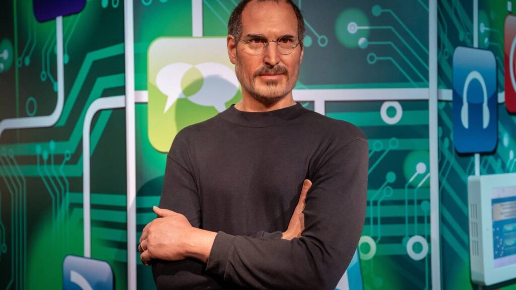 Steve Jobs: "Grandes feitos nos negócios nunca são realizados por uma única pessoa. São realizados por uma equipe de pessoas."