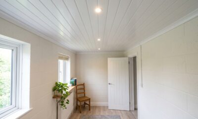 Forro de PVC em cômodo pequeno melhora o visual e ajuda a renovar o teto sem complicação