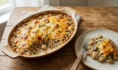 Esse arroz de forno da minha mãe transforma sobras em um prato de dar água na boca