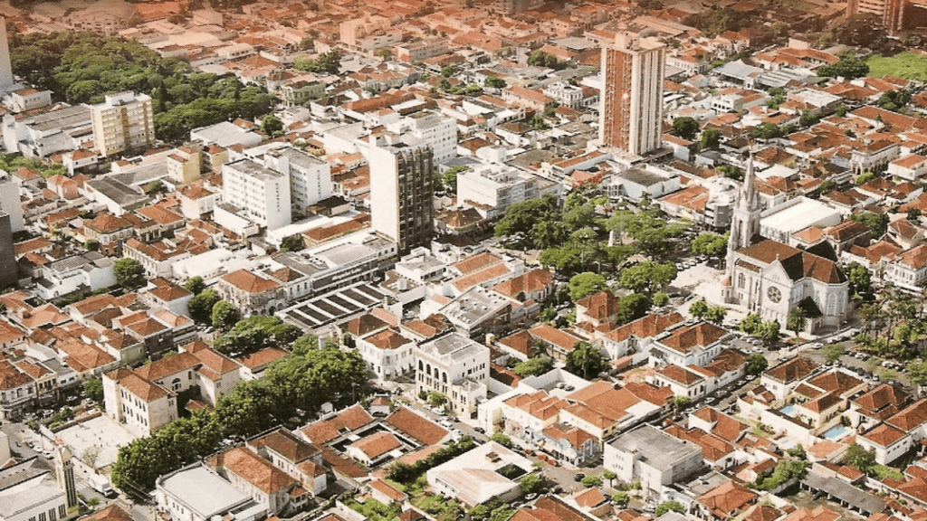 A Capital do Calçado Feminino produz 120 mil pares por dia, foi a 4ª cidade do Brasil a ter luz elétrica e abriga o maior centro de transplante de medula da América Latina