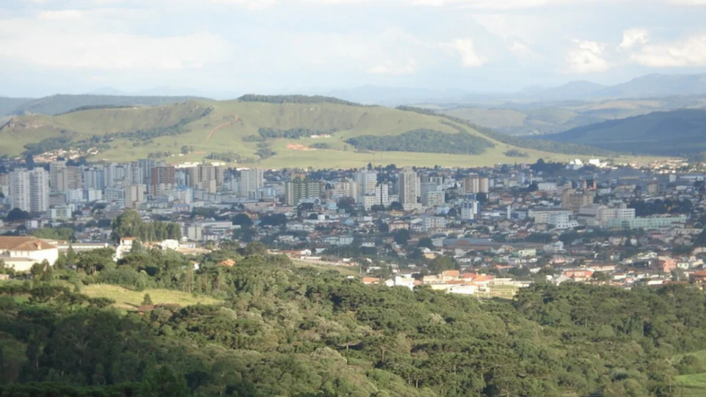 A maior cidade de Santa Catarina virou refúgio para quem quer fugir do calor com qualidade de vida