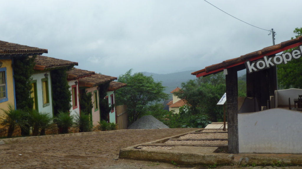 A vila de mil habitantes a 1.500 m de altitude em Minas Gerais que esconde 14 cachoeiras a 17 km de Ouro Preto