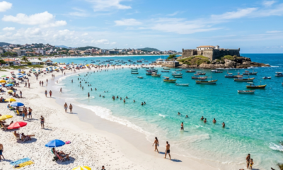 Uma cidade fluminense onde um forte de 1620 vigia a 4ª praia mais fotografada do Brasil