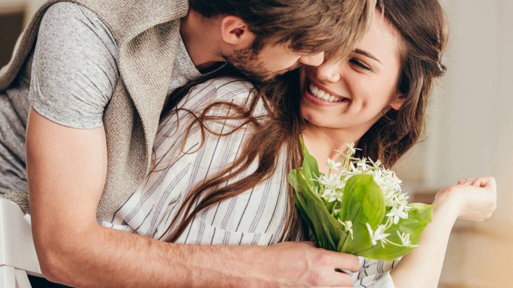 Psicologia investiga fatores que influenciam o apaixonamento e questiona a validade do “amor à primeira vista”