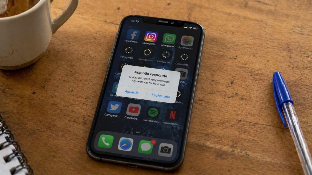 O que fazer quando o celular está travando e como resolver sem precisar trocar de aparelho
