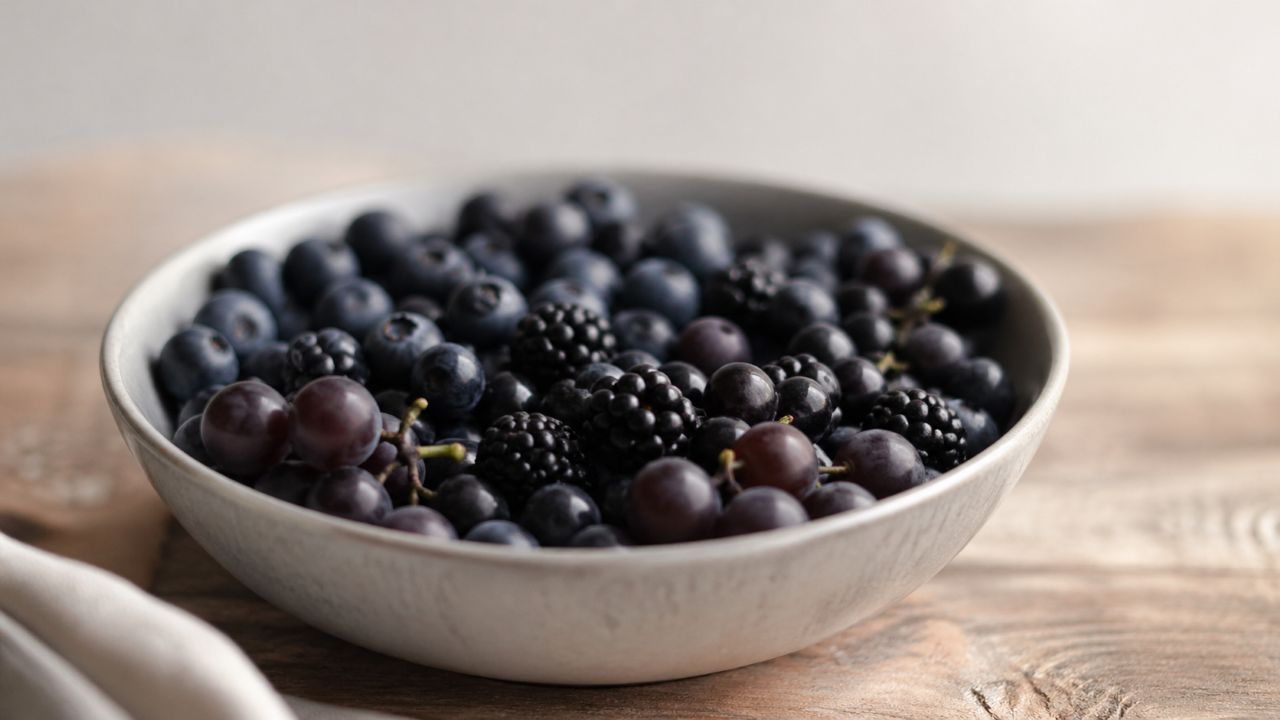 A fruta que melhora o foco e ainda pode ajudar a prevenir o esquecimento com um consumo simples na rotina