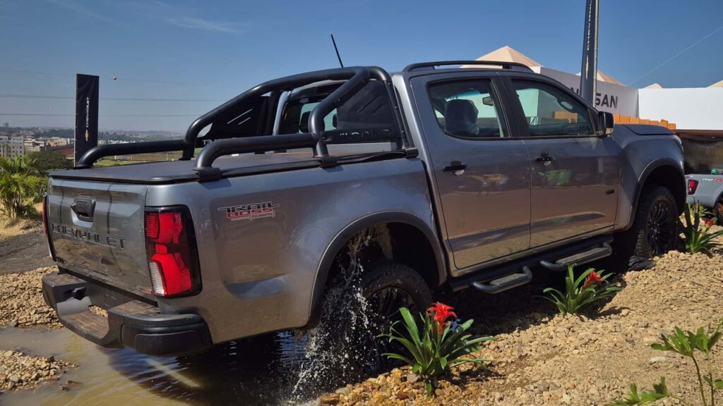 Nova Chevrolet S10 Trail Boss chega com suspensão elevada e pacote off-road de fábrica