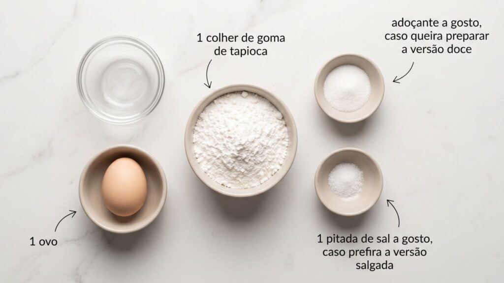 Misture goma de tapioca, ovo e sal e faça uma crepioca fit salgada que fica pronta em poucos minutos
