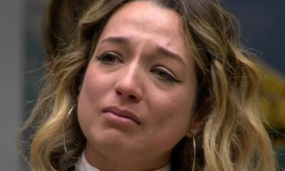 Rosto de Samira do BBB 26 com expressão triste e olhos marejados.