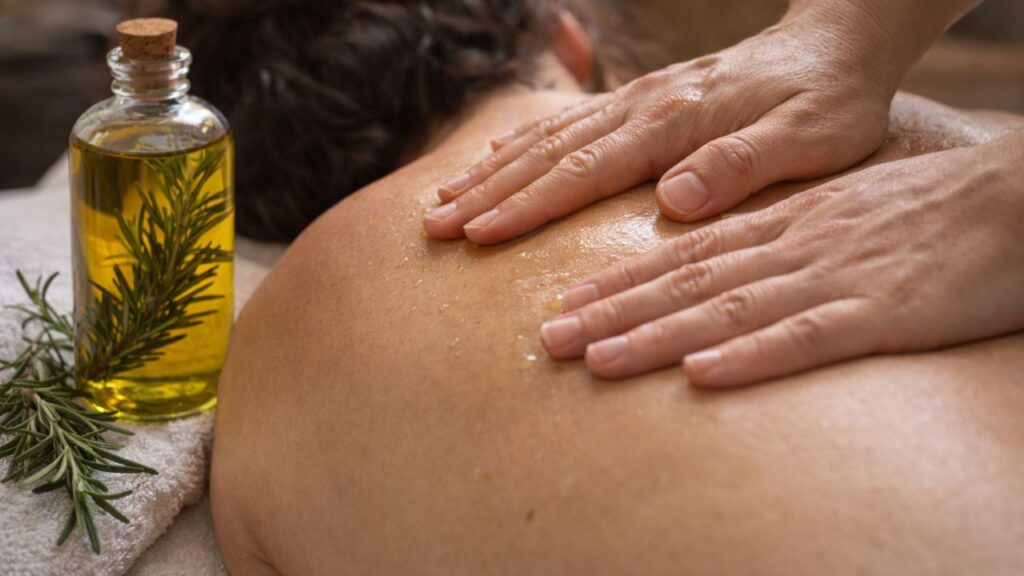 Alecrim com azeite: o jeito certo de usar para acabar com as dores