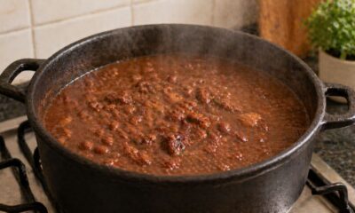 Feijão caseiro super temperado que fica encorpado, saboroso e com aquele gosto de comida de verdade