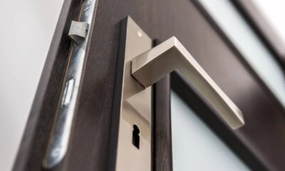 Ajustes simples podem resolver porta de madeira que não fecha corretamente