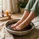 Lavar os pés com café e água morna: quais são os benefícios?