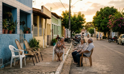 Conversar com vizinhos sem pressa era comum e deixava a rotina da rua muito mais viva