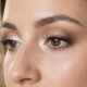 O truque da sombra clara no canto do olho que levanta o olhar e apaga o cansaço na hora
