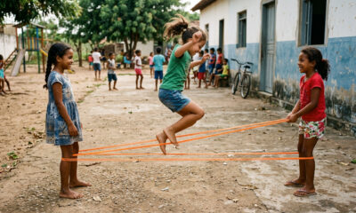 Brincar de elástico era daquelas coisas simples que prendiam a atenção por horas