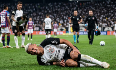 Jovem promessa do Corinthians sofre ruptura do LCA e pode desfalcar a equipe por até 12 meses