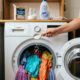 O truque com sal na lavagem que muita gente ignora e que pode melhorar cores e cuidados com as roupas