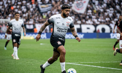 Corinthians enfrenta dificuldade para renovar com Memphis Depay devido a alto custo e dívida milionária