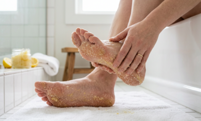 Lavar os pés com açúcar e limão: por que é recomendado e o melhor horário para aplicar