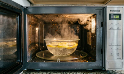 Sem detergente nem água sanitária: o segredo para limpar o micro-ondas em 1 minuto e sem deixar cheiro