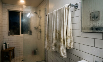 Por que a toalha fica manchada mesmo depois de tomar banho