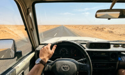 A estrada reta mais longa do mundo desafia motoristas por 240 km sem curvas