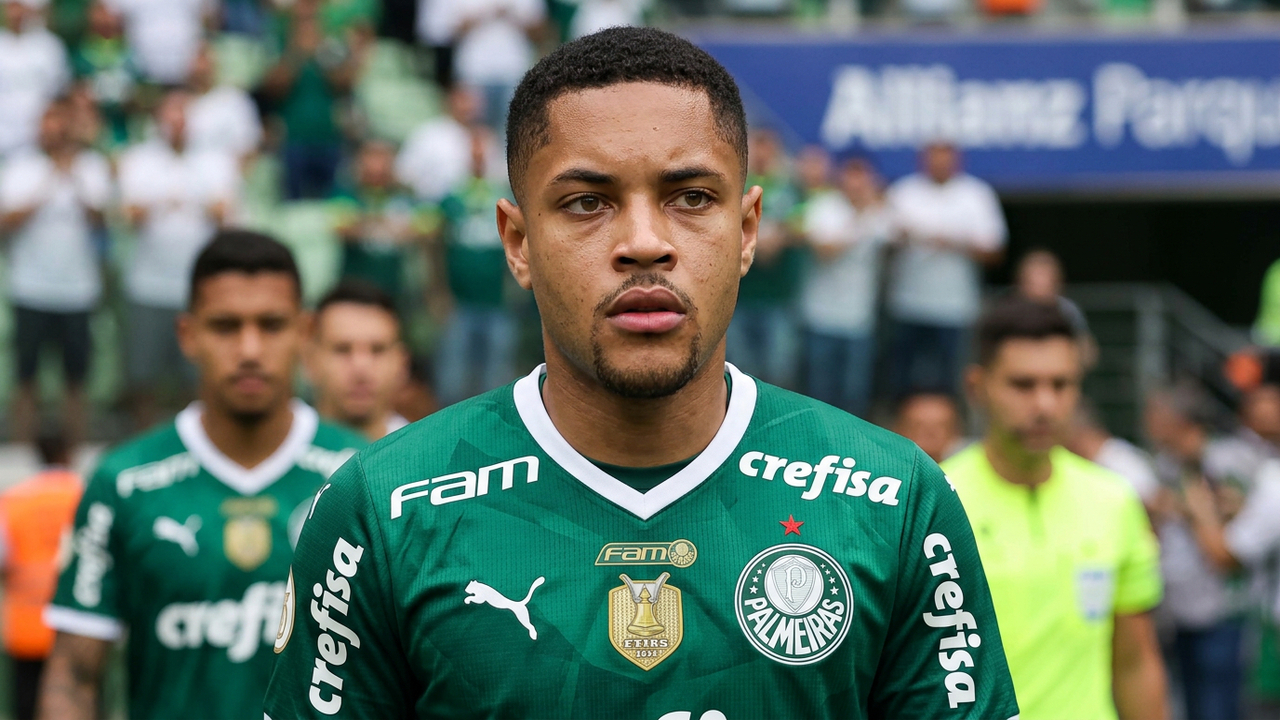 Barcelona pretende usar Vitor Roque como recurso para tentar fechar com promessa do Palmeiras