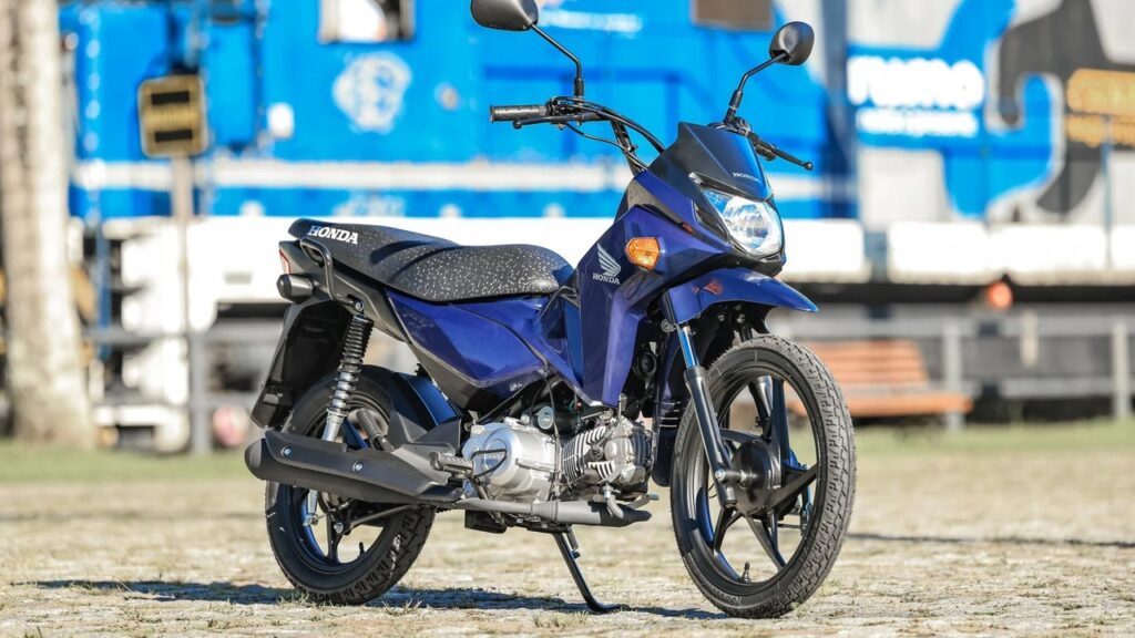 Honda Pop chega à linha 2027 com retorno do manete esquerdo, agora destinado ao sistema de freio